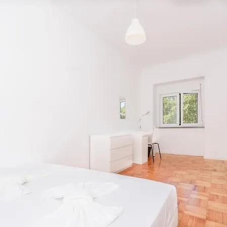 Houze Spacious 4 Bedroom Flat Near Zoo Lejlighed Lisboa